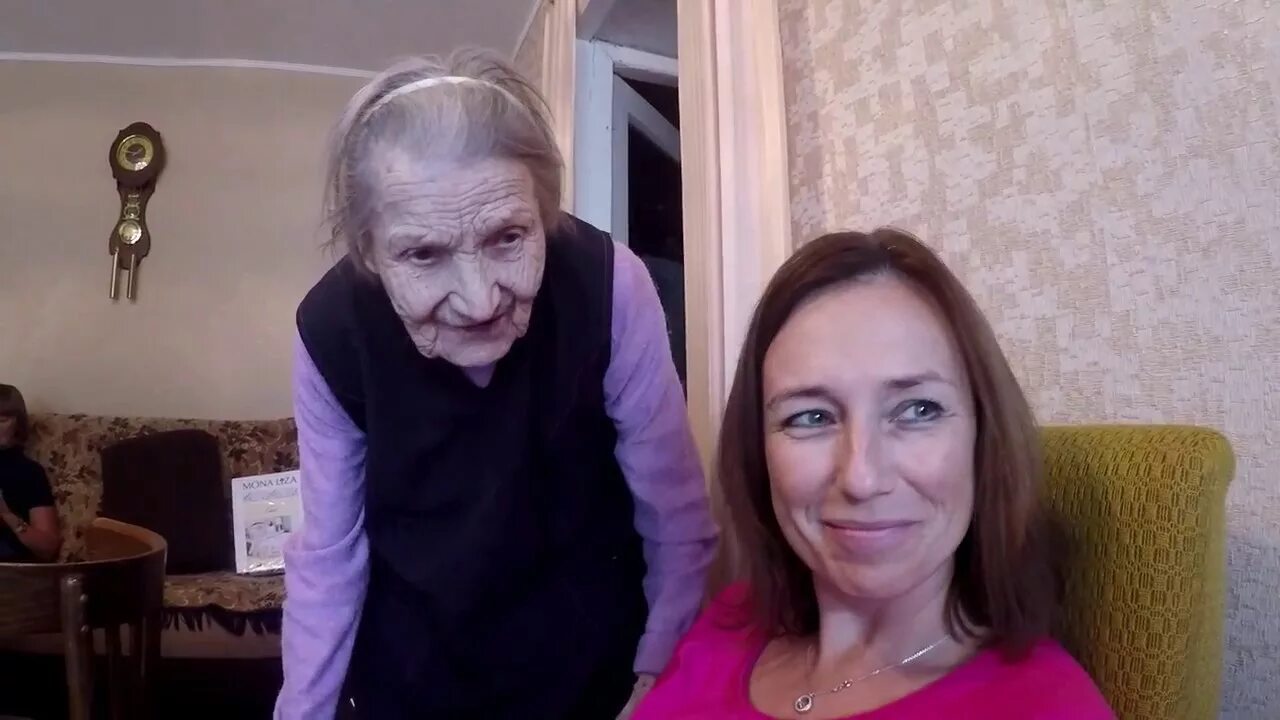Бабушка. Где бабушка катя. Бабушка катя берестов. Бабушка катя стих. Цыганская бабуля из окна.