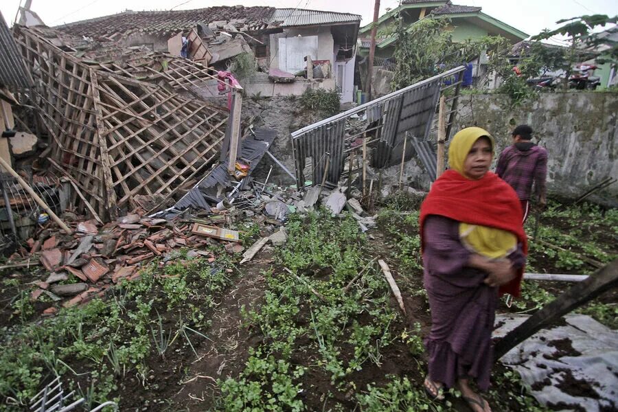 Землетрясение на острове. Землетрясение в Индонезии 2022. Землетрясение в Индонезии на Яве. Землетрясение фото.