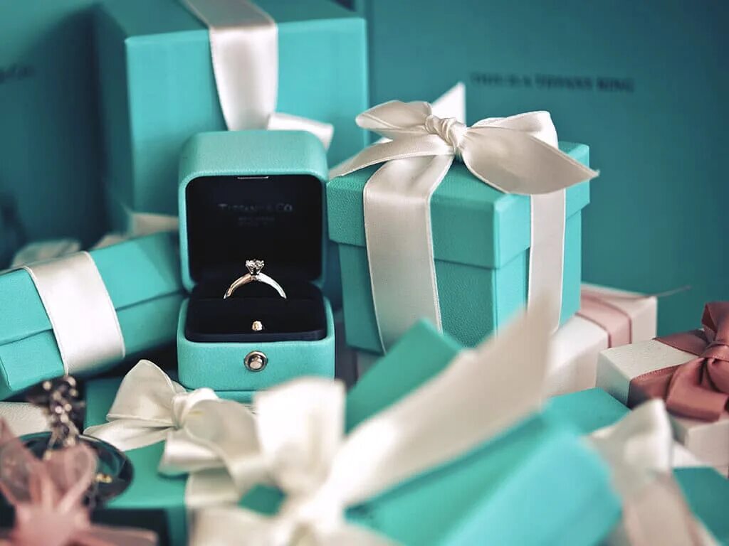 Tiffany co. Тиффани коробка для кольца. Tiffany co упаковка. Приложение Tiffany & co. Тиффани класс