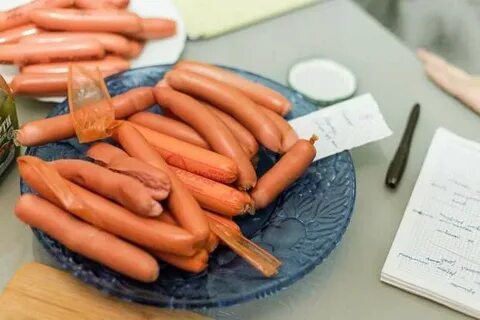 Просроченные сосиски можно есть