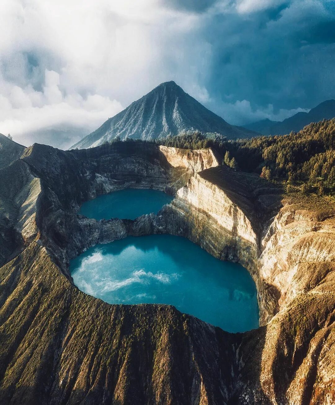 Флорес. Остров комодо индонезия. Келимуту вулкан флорес. Келимуту остров флорес индонезия. Кратерные озера келимуту, остров флорес (индонезия).