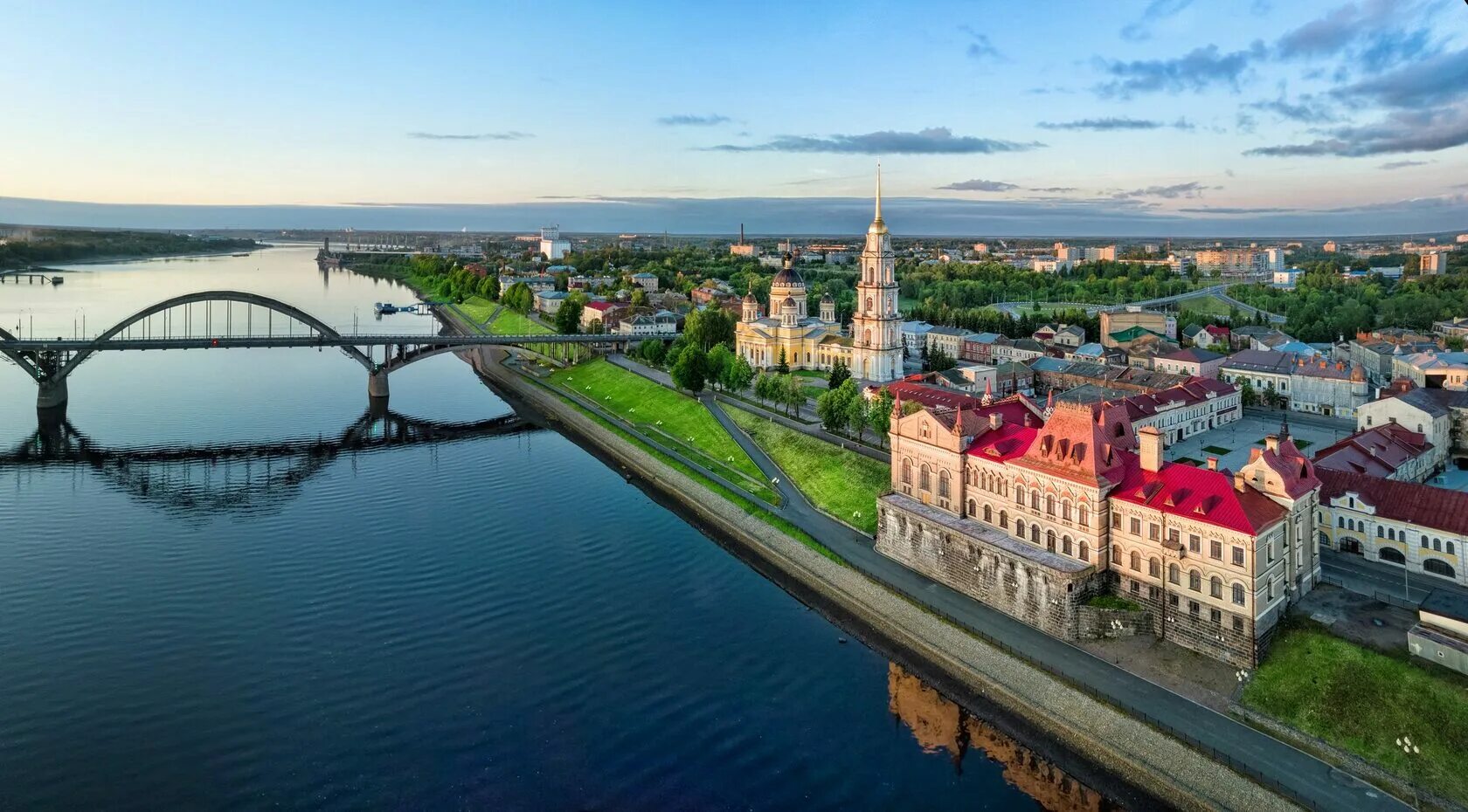 Город Рыбинск Ярославской области. Виды Рыбинска. Рыбинский музей-заповедник. Рыбинск панорама. Левый берег рыбинск