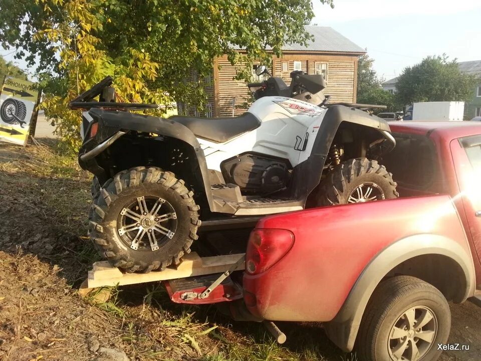 Квадроцикл в Mitsubishi l200. Dodge Ram с квадроциклом. Квадроцикл в кузове пикапа l200. L200 Mitsubishi с прицепом с квадроциклами. Квадроцикл пикап