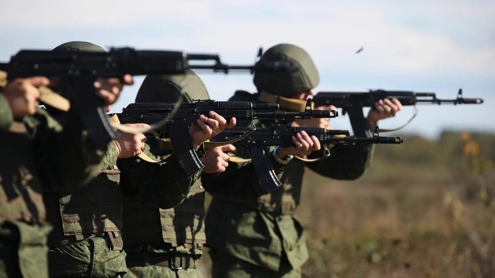 Мирная военная. Военная экипировка. Военные России. Российские войска. Мотострелки.