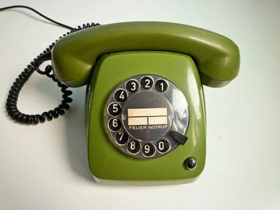 Стационарный телефон старый. Дисковый телефонный аппарат. Fetap 611. Номера телефонов 70 лет. Номера телефонов 70 лет.