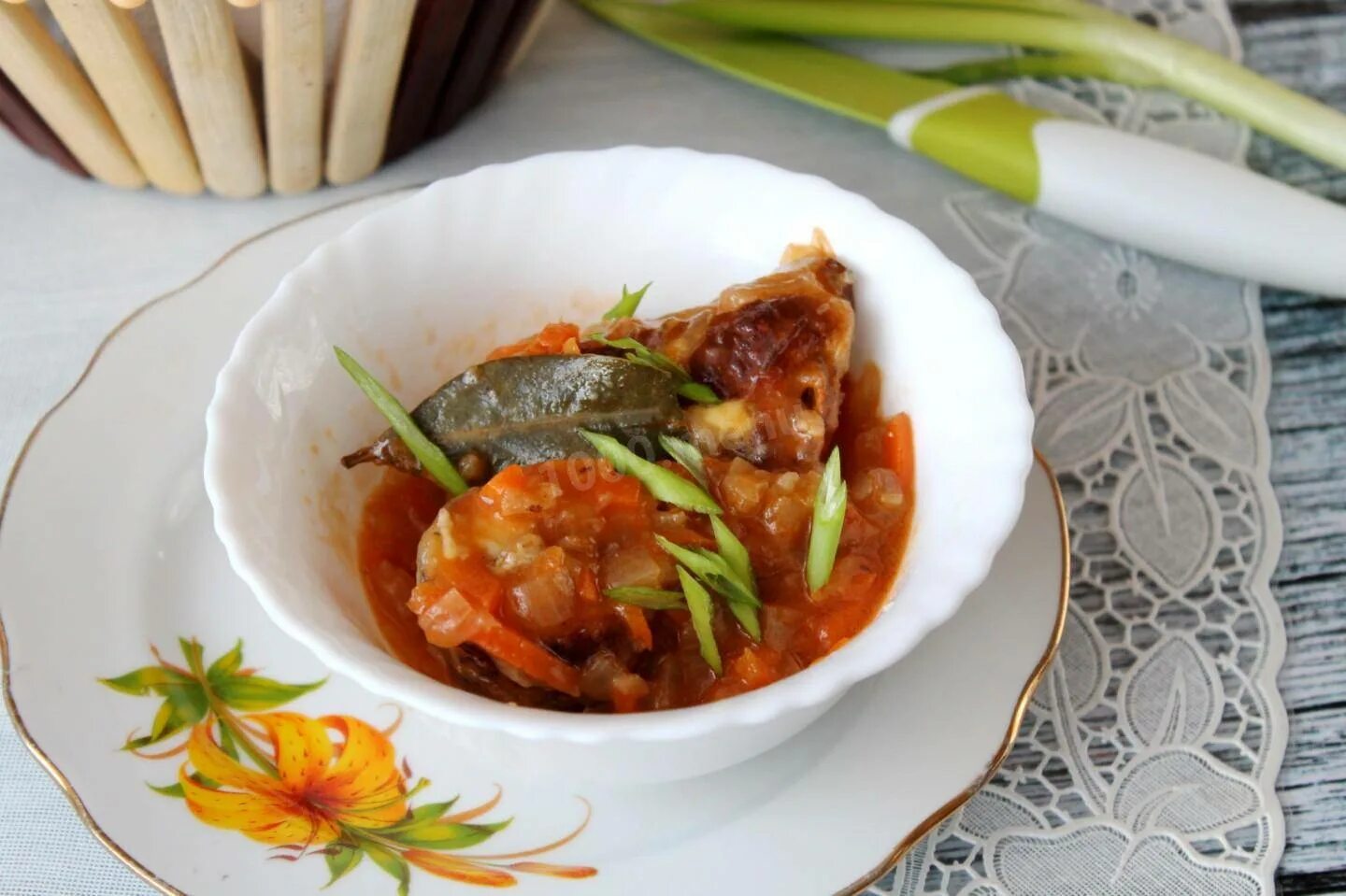 Щука тушеная по-венгерски. Щука приготовленная на пару. Тушена щука. Рыба тушеная в духовке. Тушена щука.