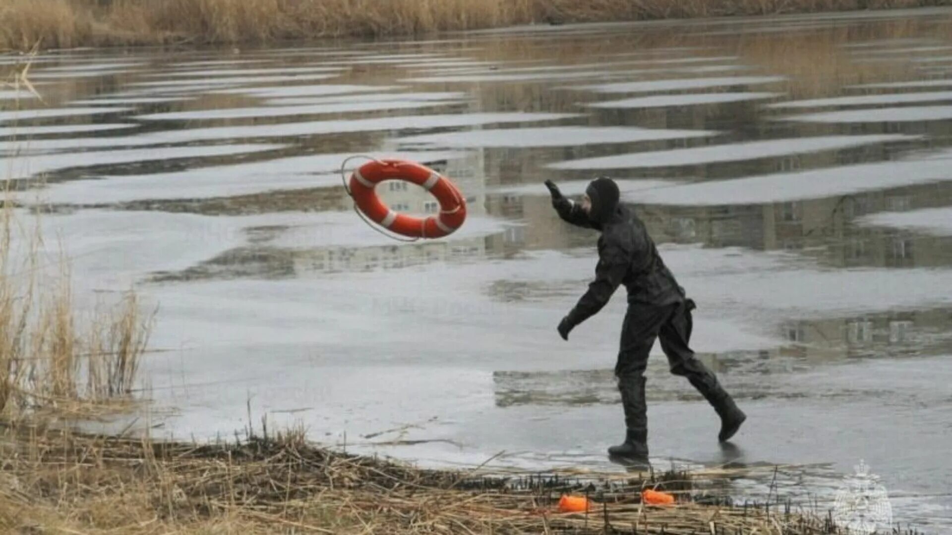 Лед на реке. Утонул на дону