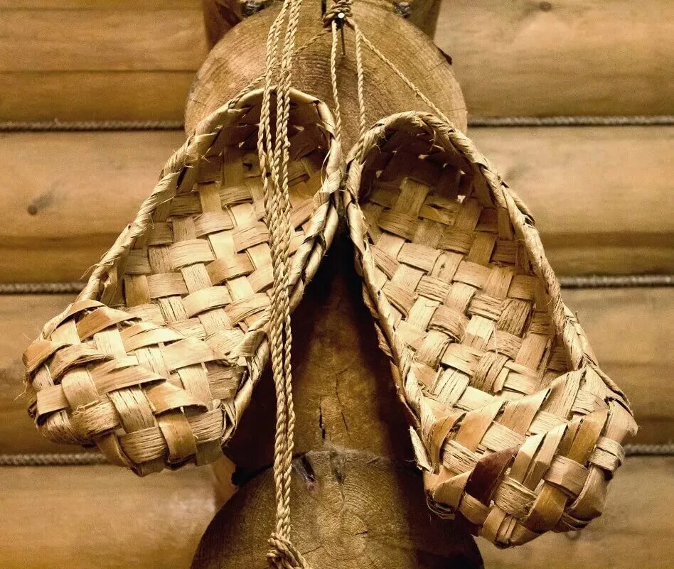 Лозоплетение лапти. Лапти сбоку. Лапти одежда в древней руси. Лапти новые. Лапти лапоточки татарские.