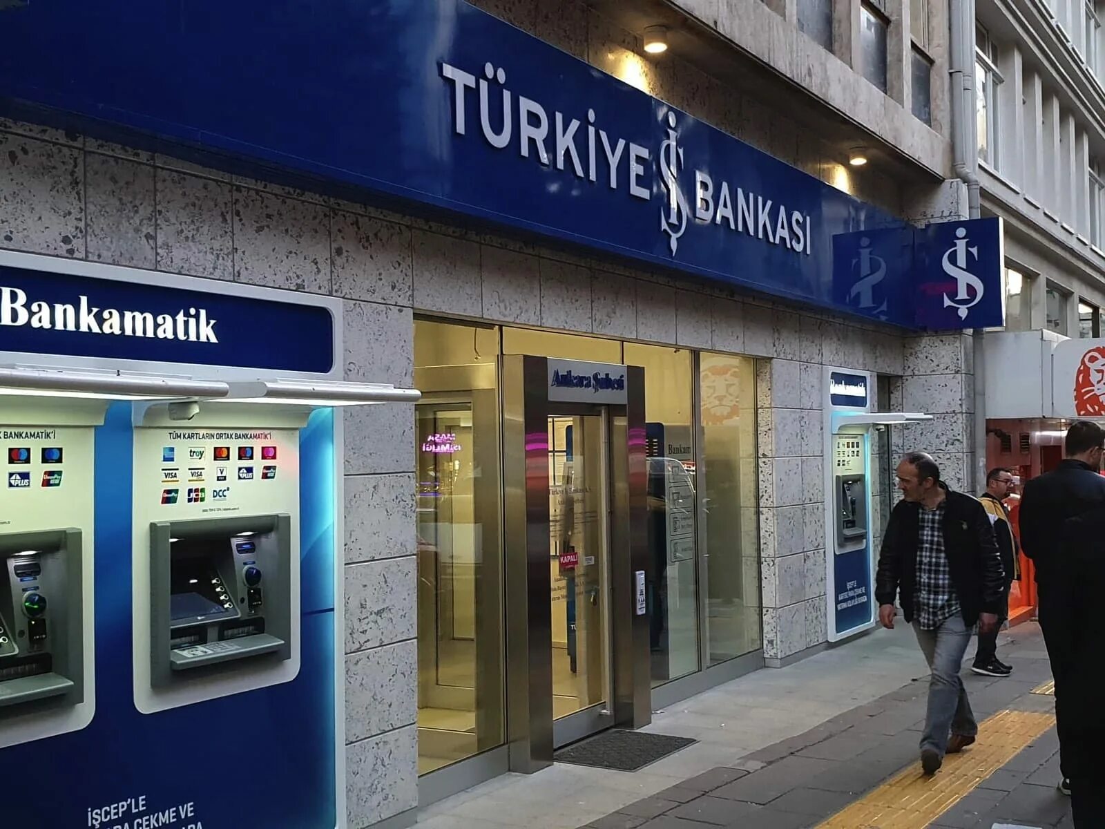 Сайт банков турции. ИШБАНК Турция. Банк в Турции Bankasi. Банки Турции ИШБАНК. Is Bankasi банк.
