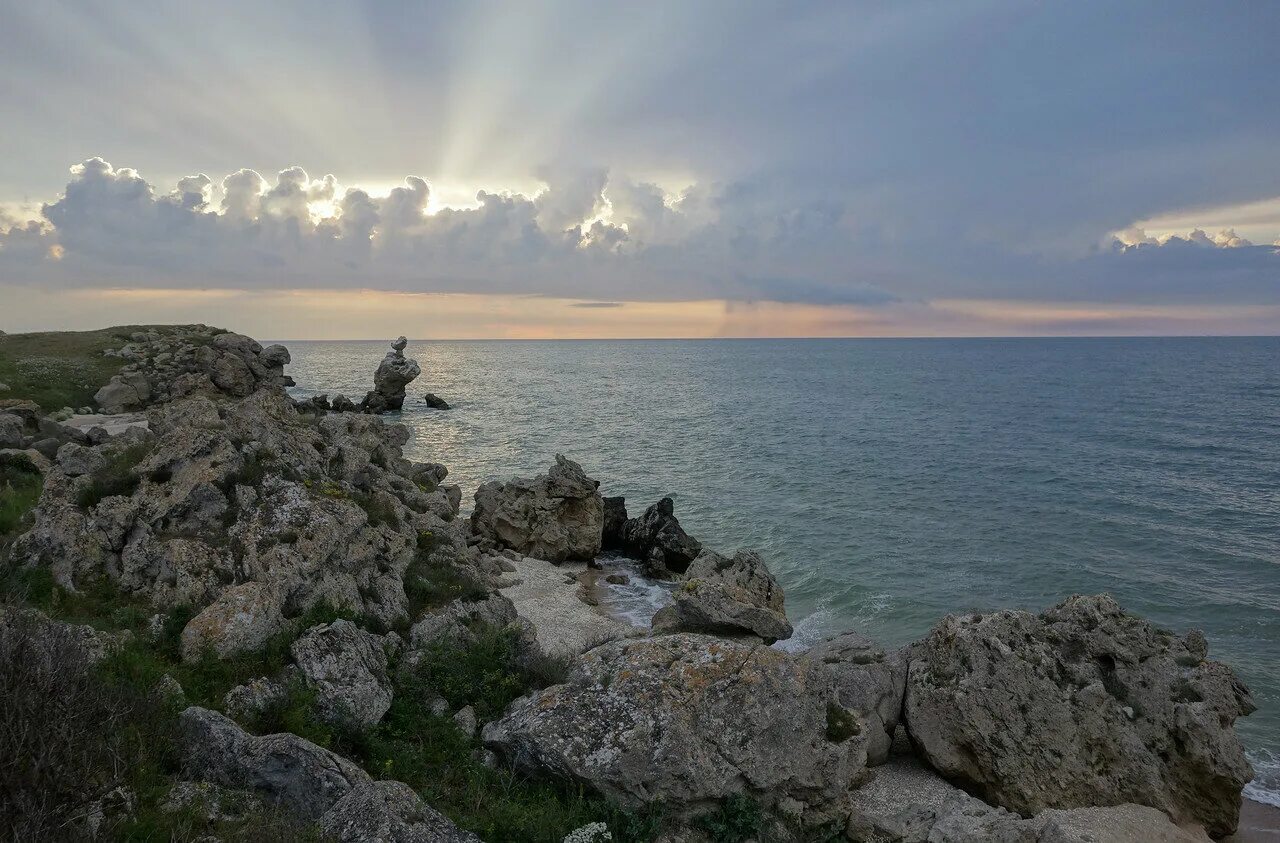 Караларский заповедник руины в крыму. Таманский полуостров полуострова. Долина лефкадия краснодарский край. Кубань крымское. Таманский лиман.