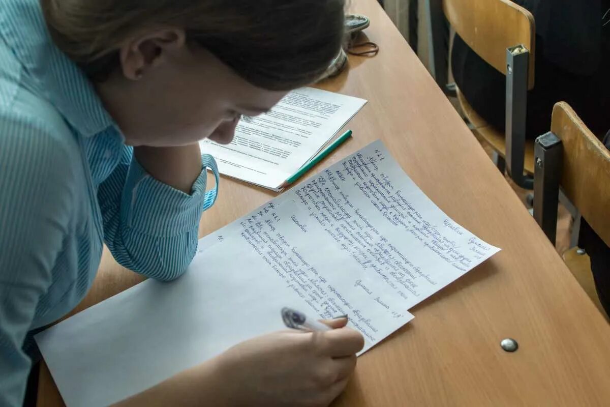 Дедушка огэ. Экзамен в вузе. письменный экзамен. экзамен егэ. экзамен огэ.