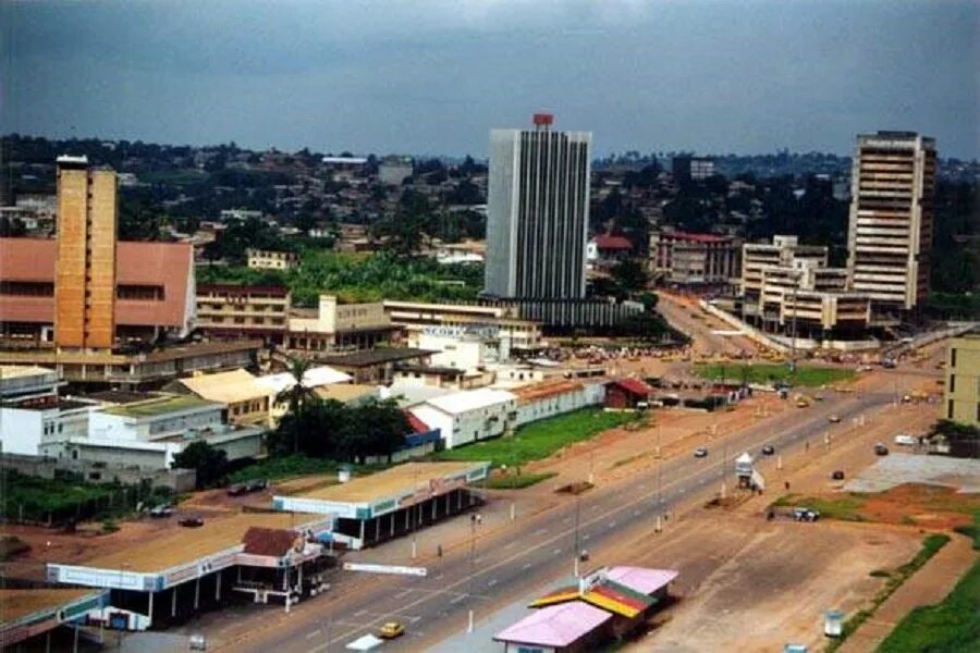 Город дуала. Камерун столица яунде. дуала камерун достопримечательности. яунде аэропорт. яунде население.