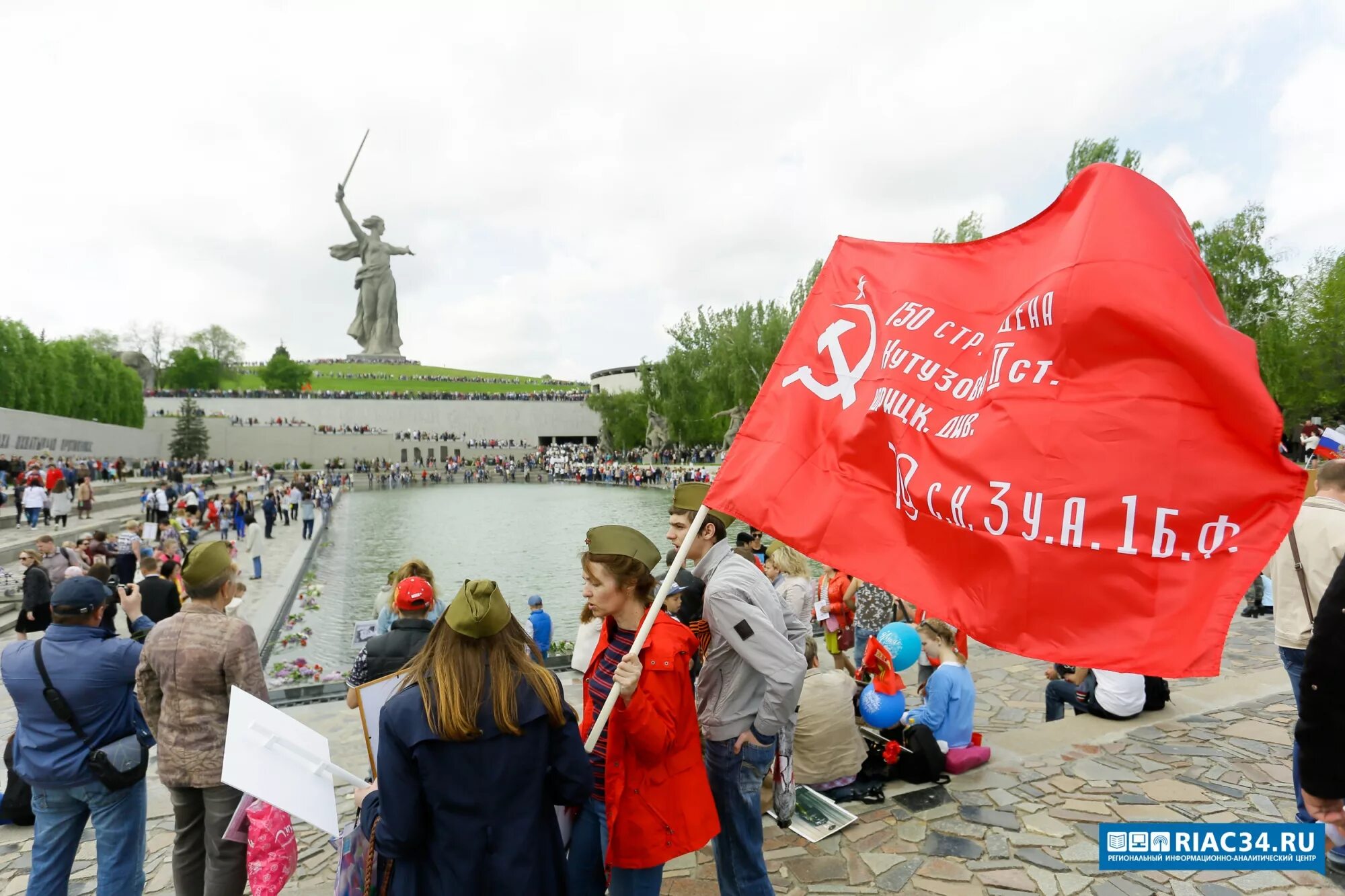 Каким будет май в волгограде. Волгоград 9 мая. С днем Победы Волгоград. Волгоград в мае. Волгоград 9 мая фото.