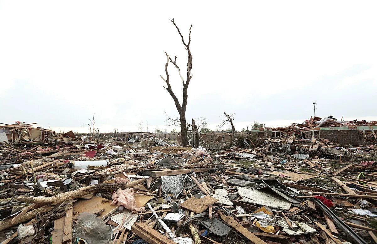 Последствия урагана смерча. Торнадо 2013 года в штате Оклахома. Смерч Даулатпур-Сатурия.
