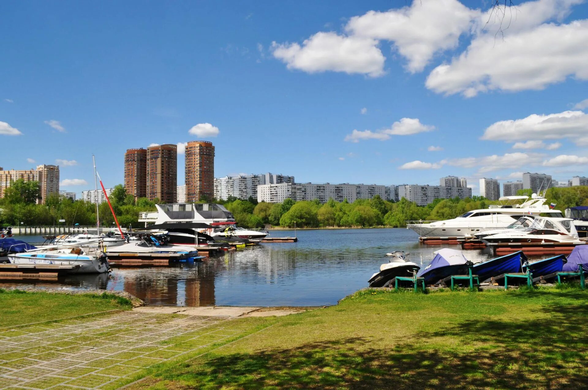 Вакансии москва строгино. Строгино серебряный Бор. Поместье парк серебряный Бор. Лодочная станция Строгино. Серебряный Бор Строгино пляж.