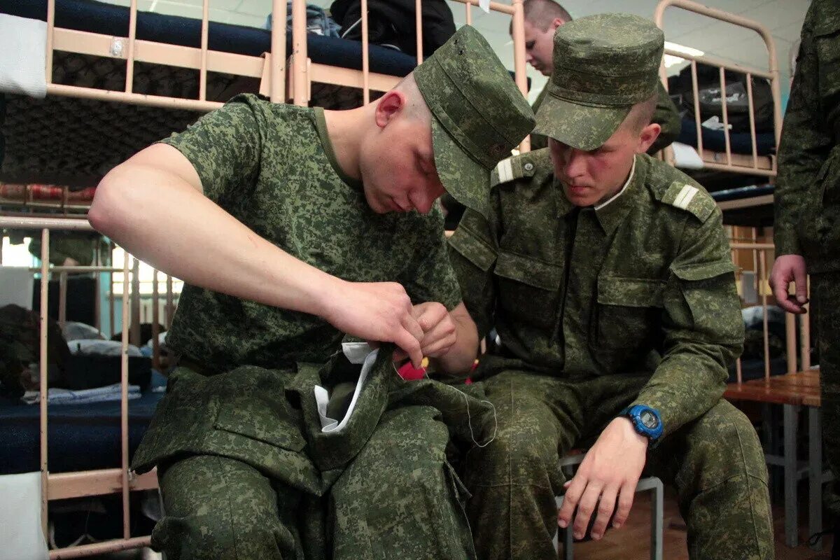 Поставь армейские. Поставь армейские. 500 на военном сленге. Фотографии про военную установку. Человек в военной форме.