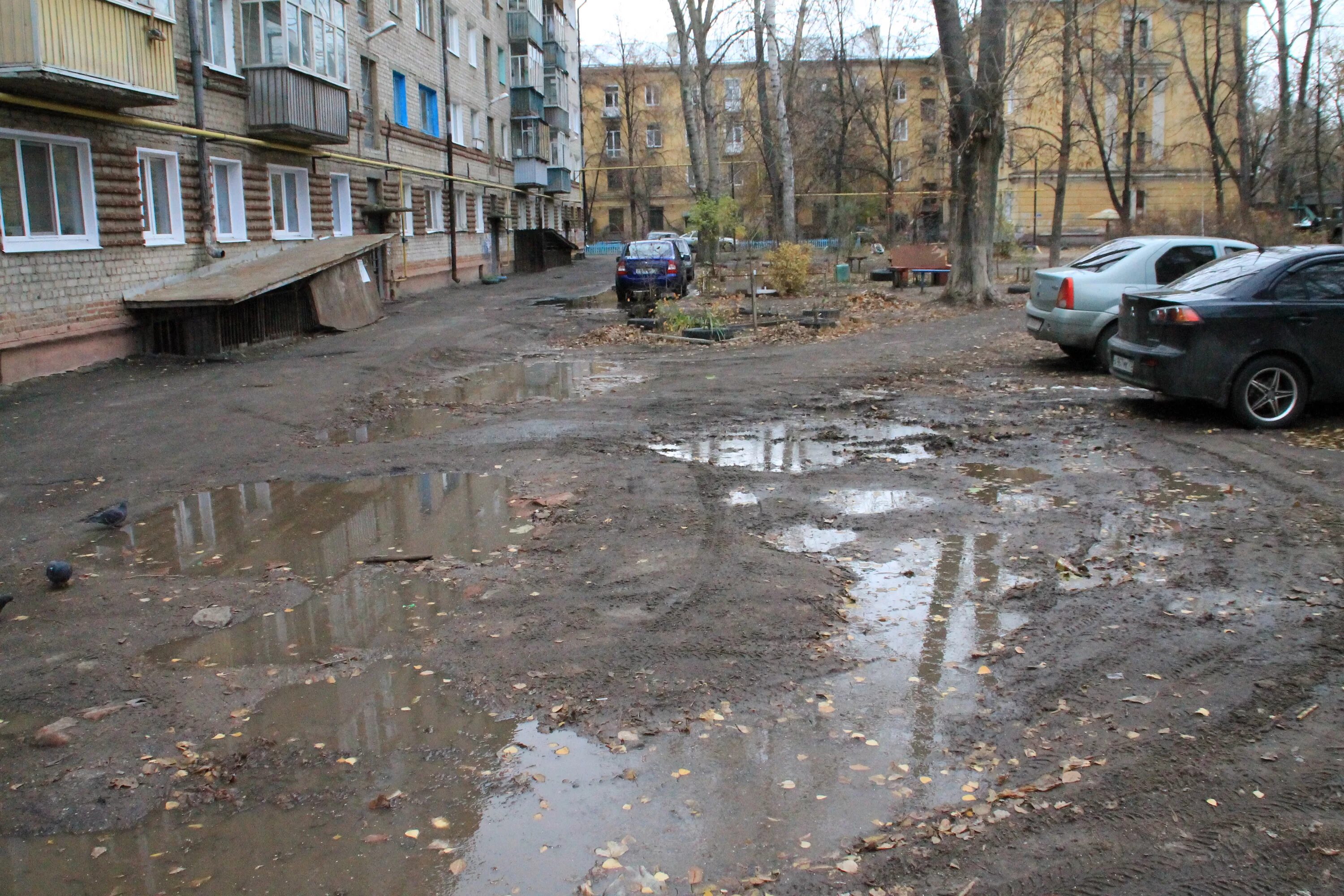 Ужасно грязно. Ульяновск грязь. Грязный двор. Грязная улица. Грязные улицы России.