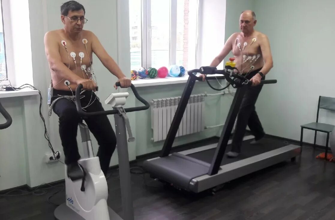 Паркинсон пожилой. Реабилитация при паркинсоне. Реабилитация пожилых людей. Санаторий для паркинсона. Реабилитация фотографии.