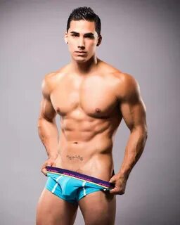 ช อ ง ท า ง ก า ร ต ด ต า ม Topher DiMaggio.