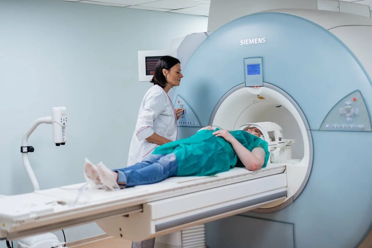 Москва где можно сделать кт. Мрт головного мозга. Компьютерная томография кт головного мозга. Компьютерная томография головы. Магниторезонансная томография головного мозга.