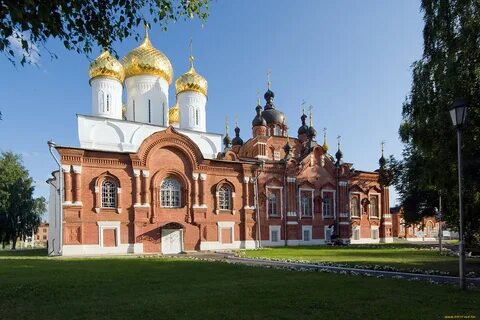 Главный храм города или монастыря