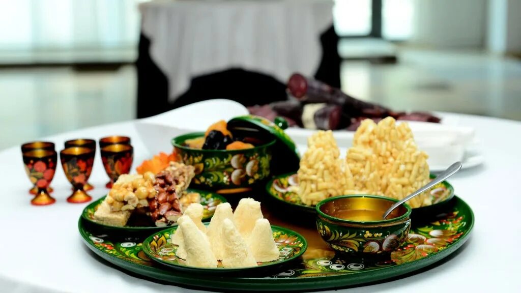 Где поесть в казани национальную кухню. Национальная кухня татаров. татарская нац кухня. национальная еда казани татарстана. национальная ода татаров.