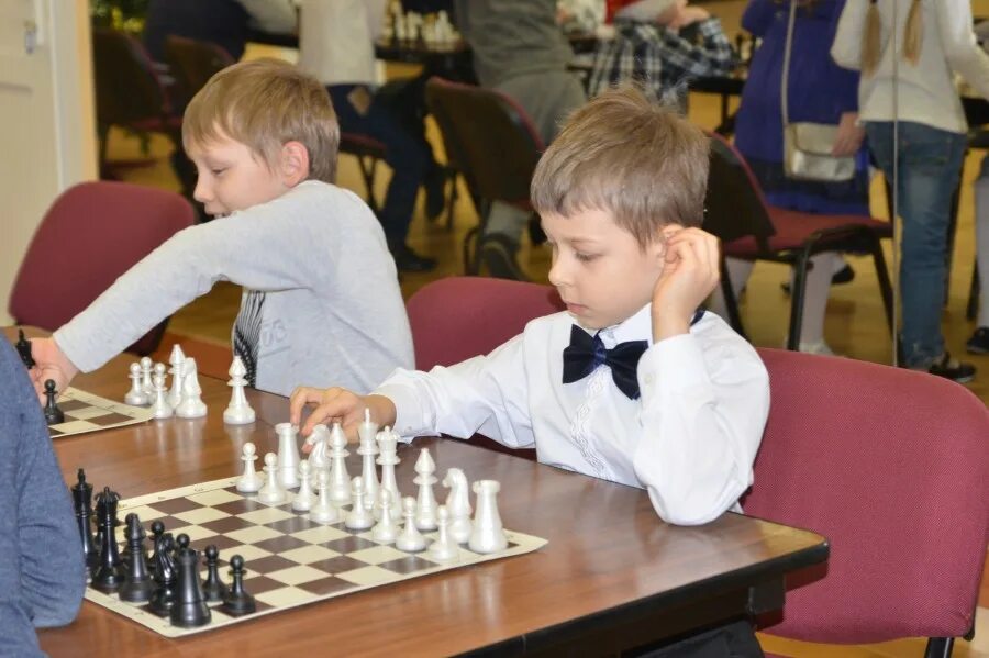 призы на турнир по шахматам в оренбурге. новогодний турнир по шахматам. новогодний турнир в шахматы. шахматы шемышейка 2014. новогодний шахматный турнир афиша.