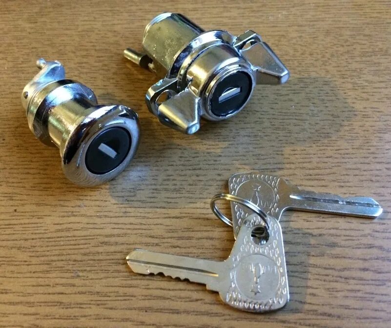 личинка замка крышки багажника