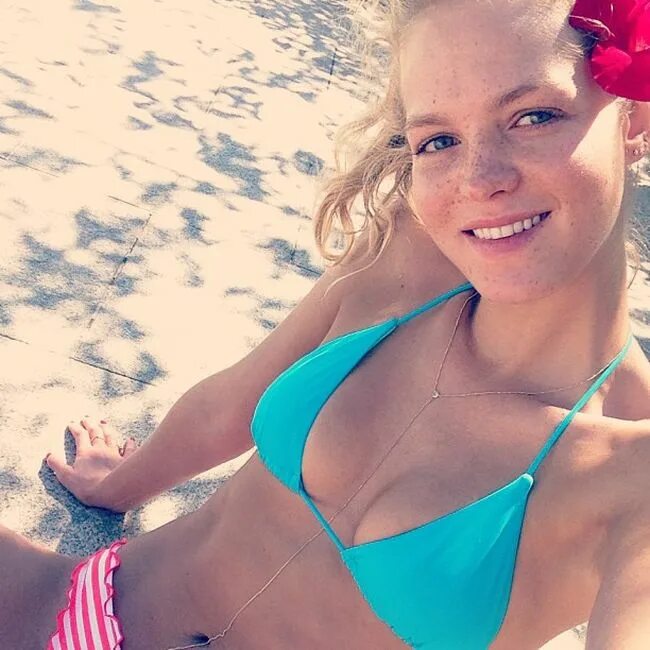 Наталья водянова. Модель нина агдал. Девочки 14 леттв купальниках. Миранда керр в купальнике. Маленькие девчули в купальниках.