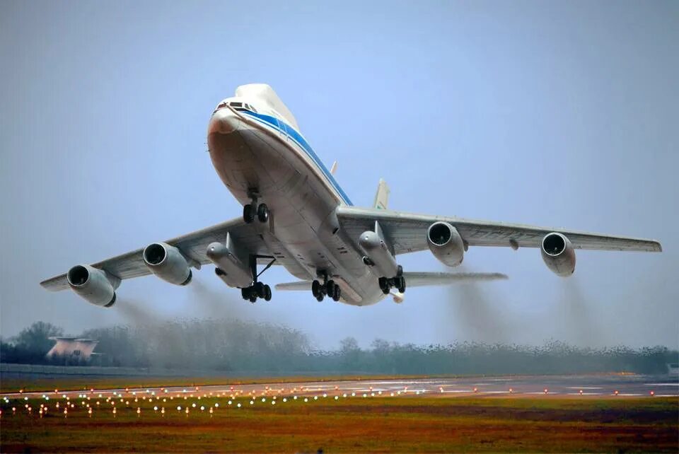 Мир самолетов в россии. Ил-80 самолёт. Самый крутой самолет. САМЫЙЛУДШИЙ самолет в мире. Лучший самолет в мире.