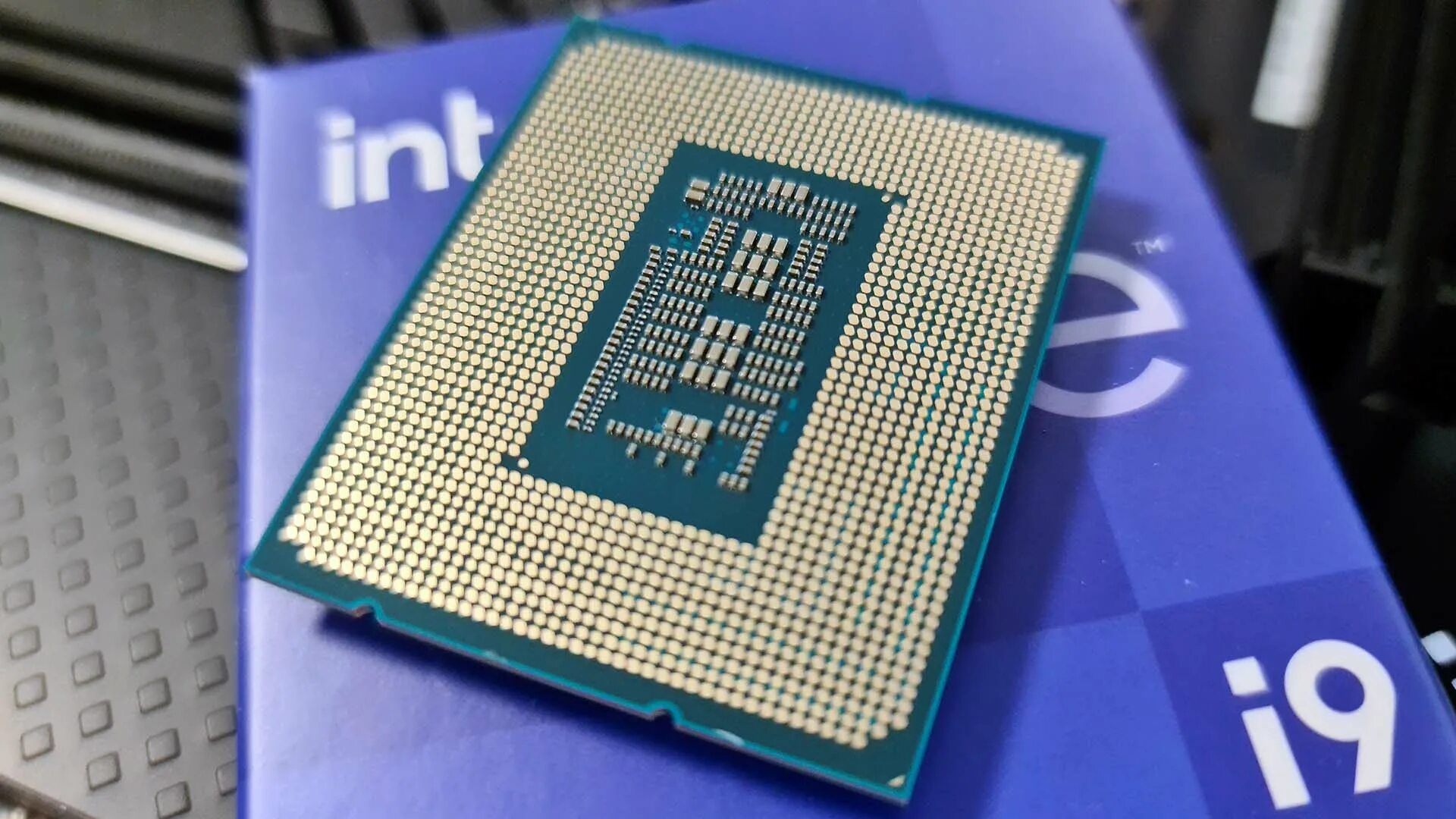 Intel Core i9 12900k. Intel Core i9-12900ks. Intel Core i9. Intel Core i9 12900 изнутри.