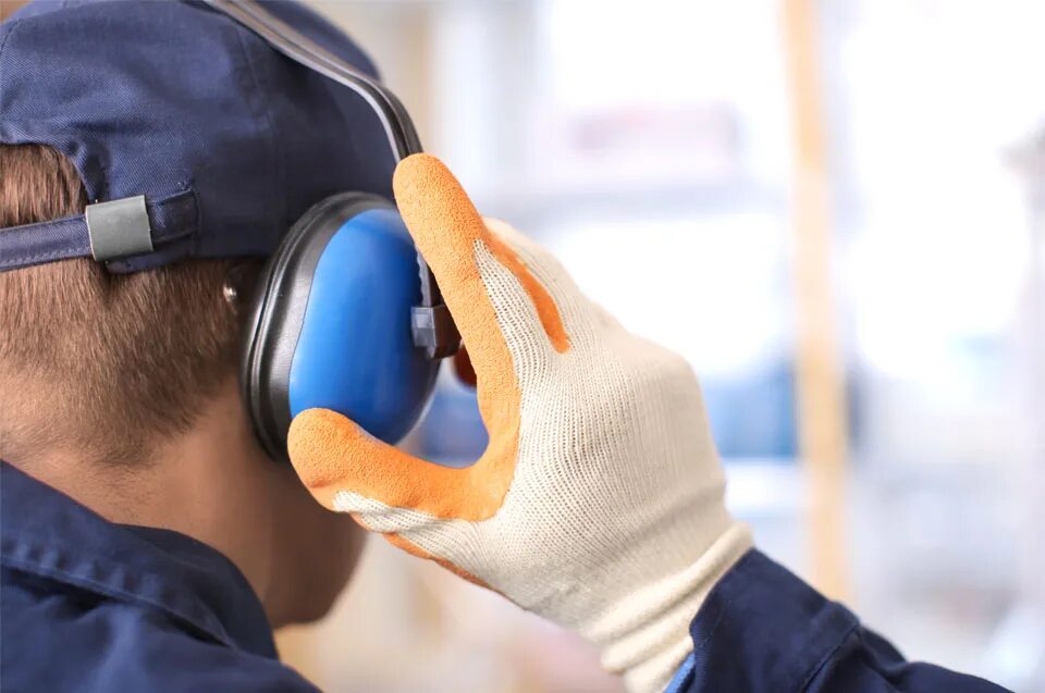 Беруши. Затычки для ушей от шума. Рабочий в берушах. Safety life logo. Студент в наушниках.