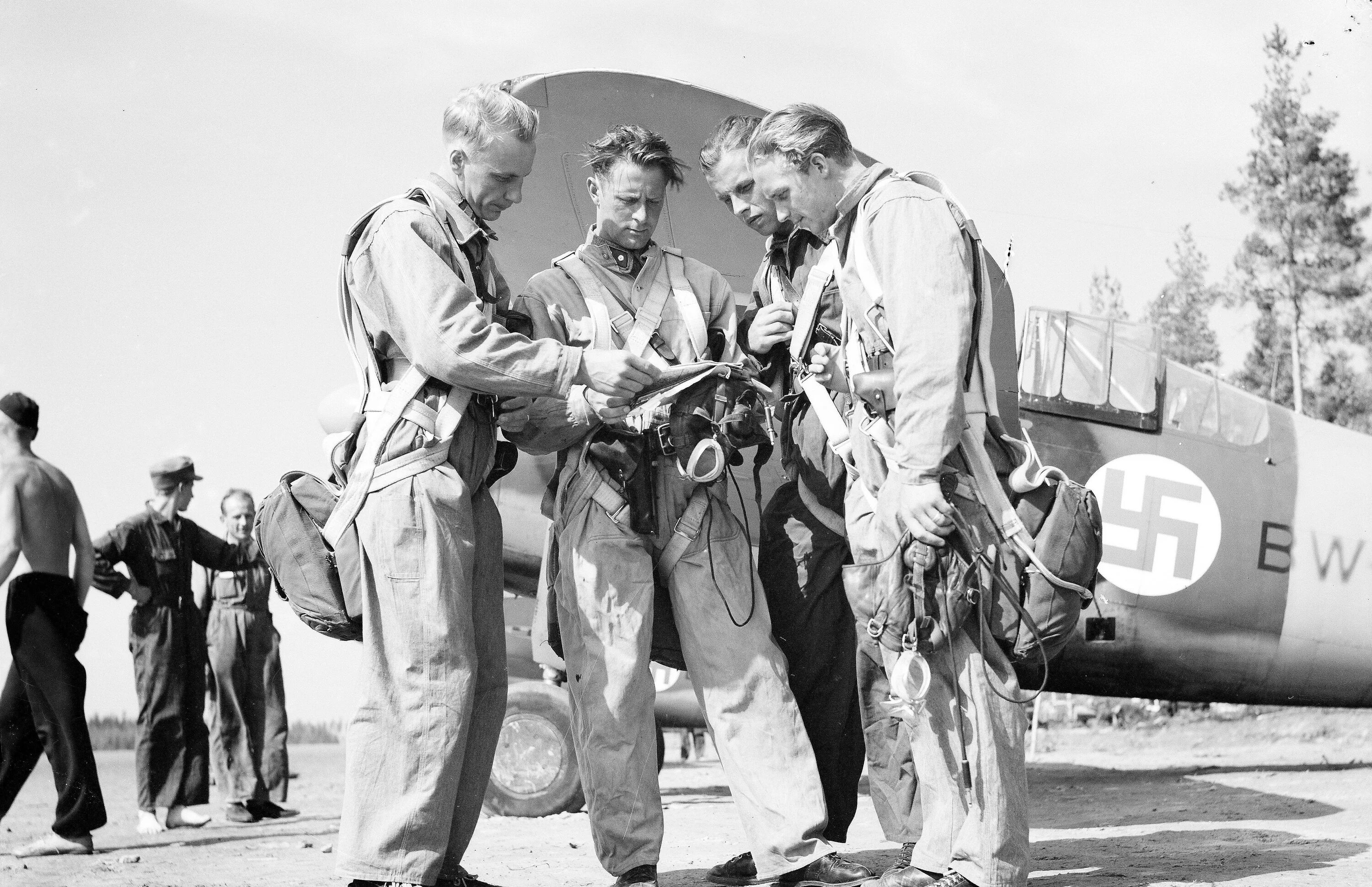 Третья эскадрилья. Пе-2 ввс тоф. 580 иап боевой путь. Петляков пе-2. 722 бомбардировочный авиационный полк.