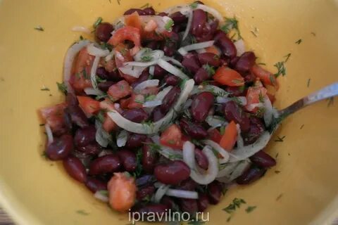 Салат с красным луком и фасолью