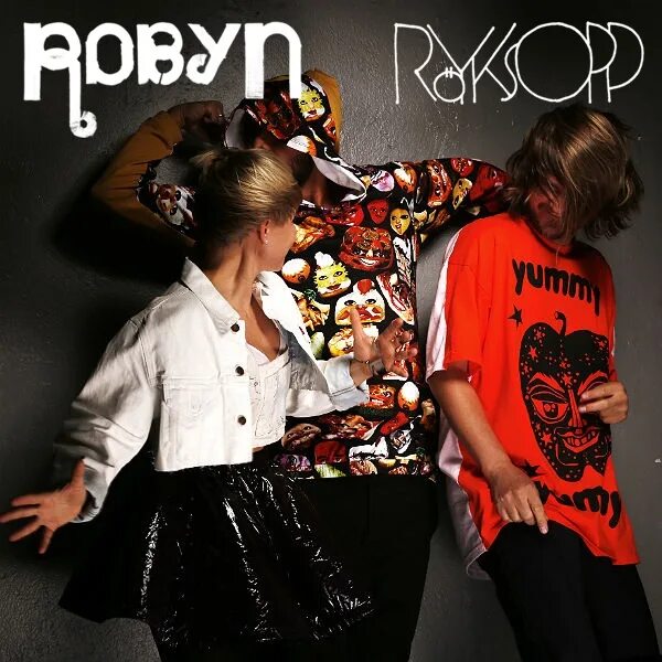 Песня royksopp here she. Röyksopp солистка. Royksopp Robin. Группа Röyksopp. Группа Röyksopp фото.