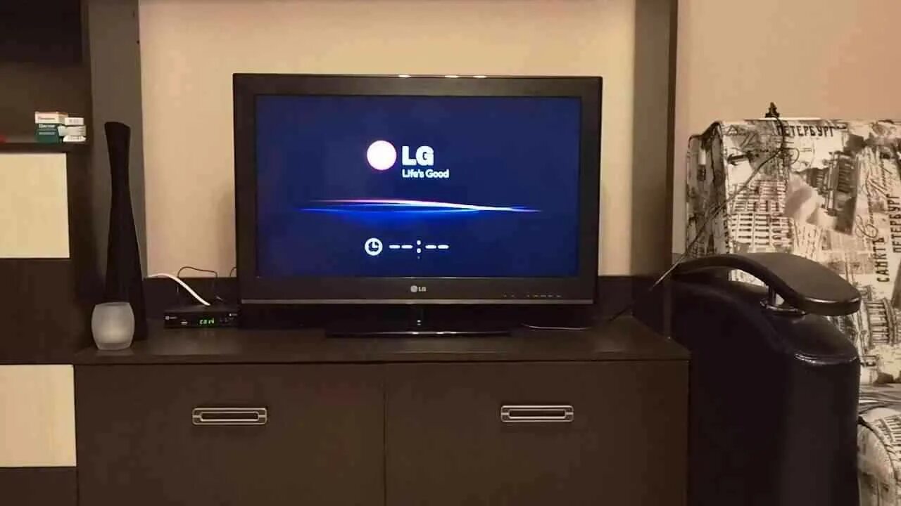 Время включения телевизора. Выключения телевизора LG. Телевизор LG выключается. Телевизор включается. Телевизор включился сам.