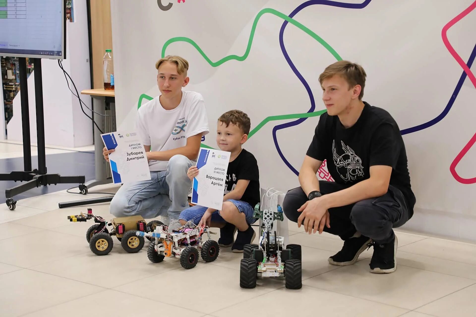 Соревнования по робототехнике. Робототехника тюмень. Робототехника для детей. Мастер класс в библиотеке. Откроют класс 13 человек?.