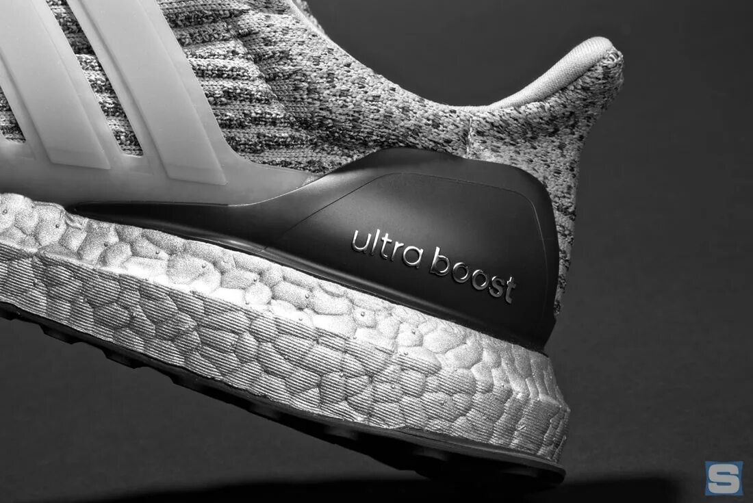 Иди буст. Адидасы с Boost подошвой. Adidas Boost подошва. Adidas Boost материал. Adidas Ultra Boost подошва.