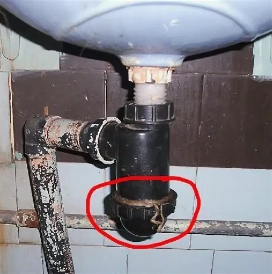 Не уходит вода в кухне сифон чистый. Вакуумный клапан для сифона под раковину. Сифон для ванны прочистить. Слив с сифоном без засоров. Воздушная пробка в сифоне.