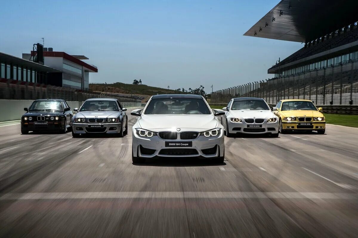 Две девушки и авто. Две машины группа. Бмв 4 парковка. Bmw 5 e39 сток. Alphard девушки.