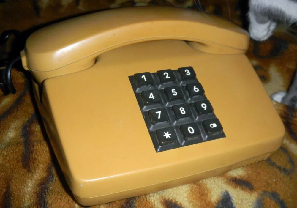 Домашний телефон. Домашний телефон стационарный. Клавиатура домашнего телефона. Советский домашний телефон.