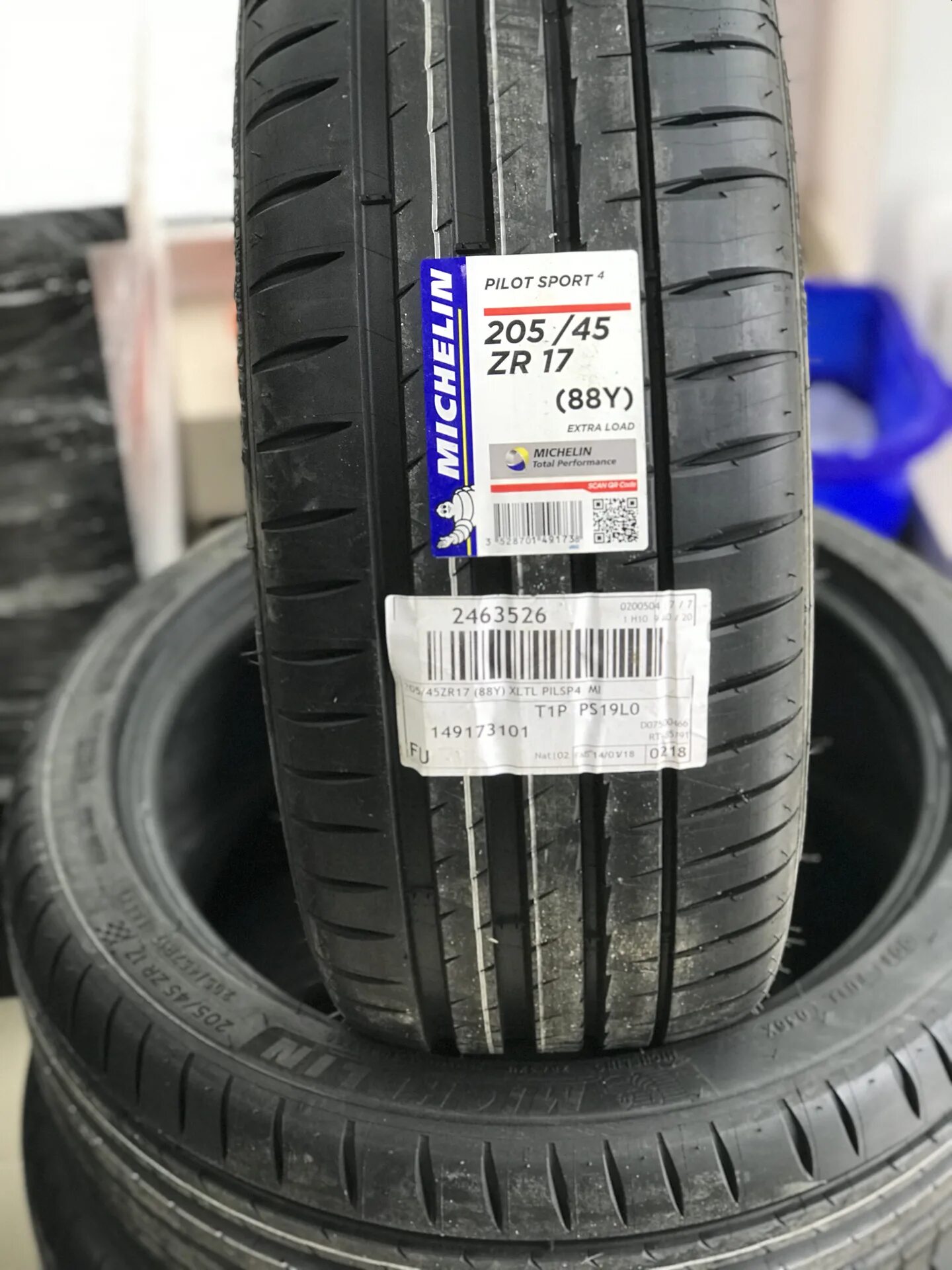 Pilot sport шины. Мишлен пилот спорт 4 205/55 r16. Michelin Pilot Sport 4 SUV 225/65 r17. Мишлен пилот спорт 4 205 40 17. Michelin Pilot Sport 5 225/45 r17.