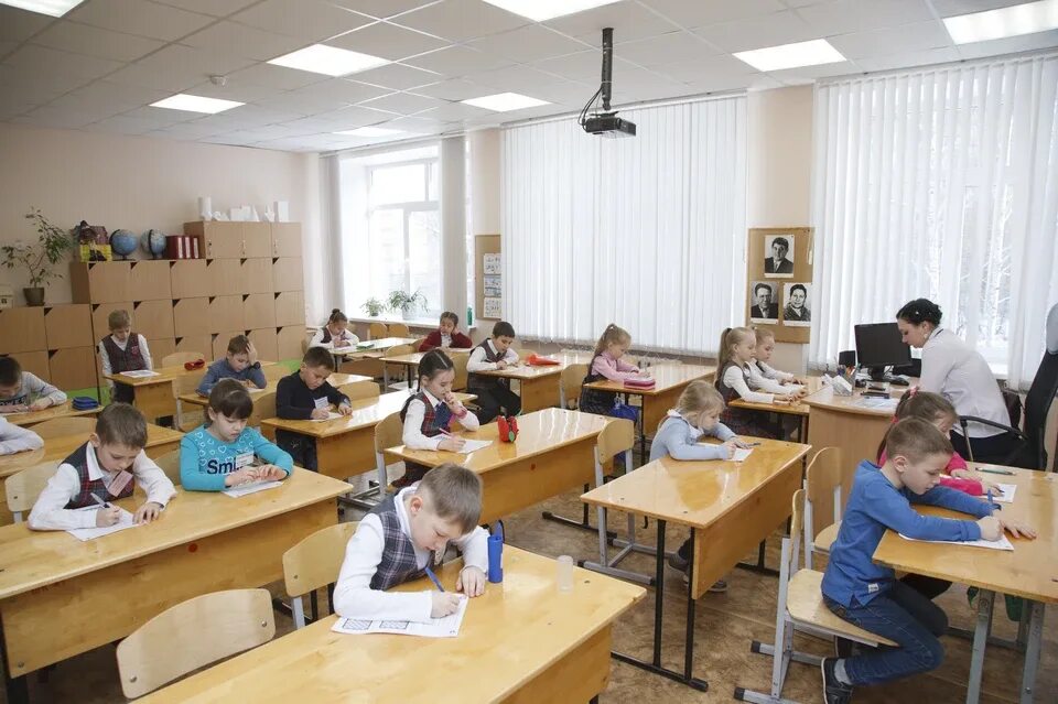 Двухстах школах. Двухстах школах. Двумстам ученикам. Двухстах школах. Двумстам ученикам.