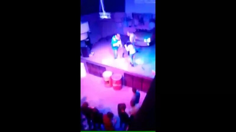 Подсыпали девушке в клубе. Конкурс минета на сцене ночной клуб. отсосала на сцене клуба. конкурс минета на празднике. конкурс на отсос члена в ночном клубе.