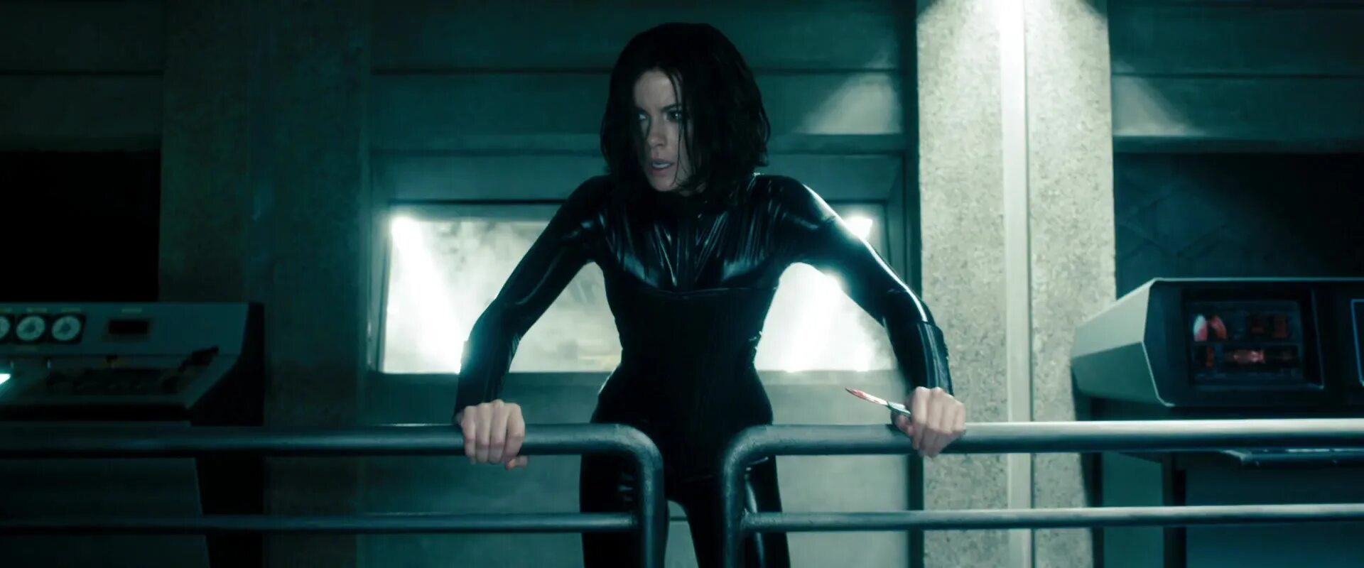 Мир 4 пробуждения. Другой мир Пробуждение - Underworld Awakening (2012).