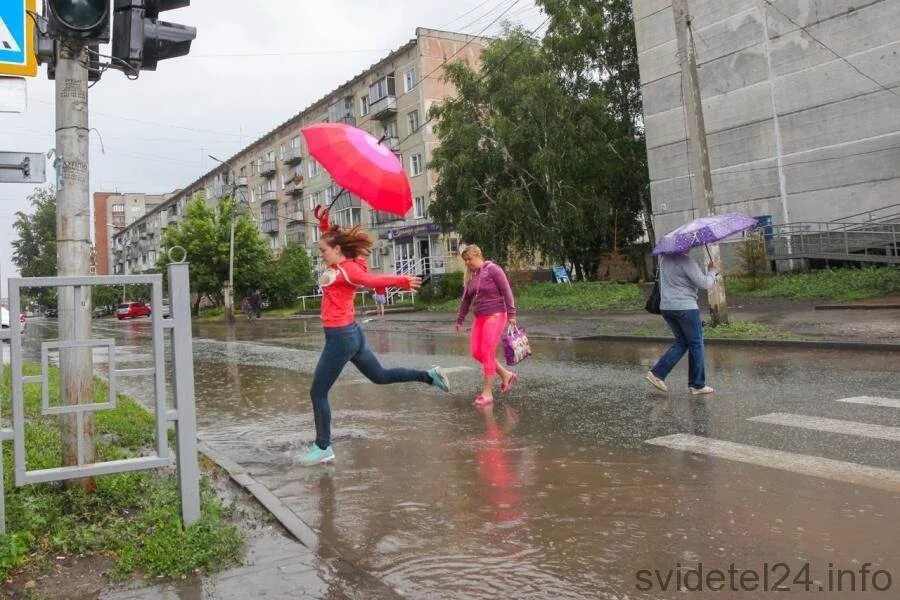 Погода в бердске. В Бердске был град и гроза. Дождь в Бердске 120821.