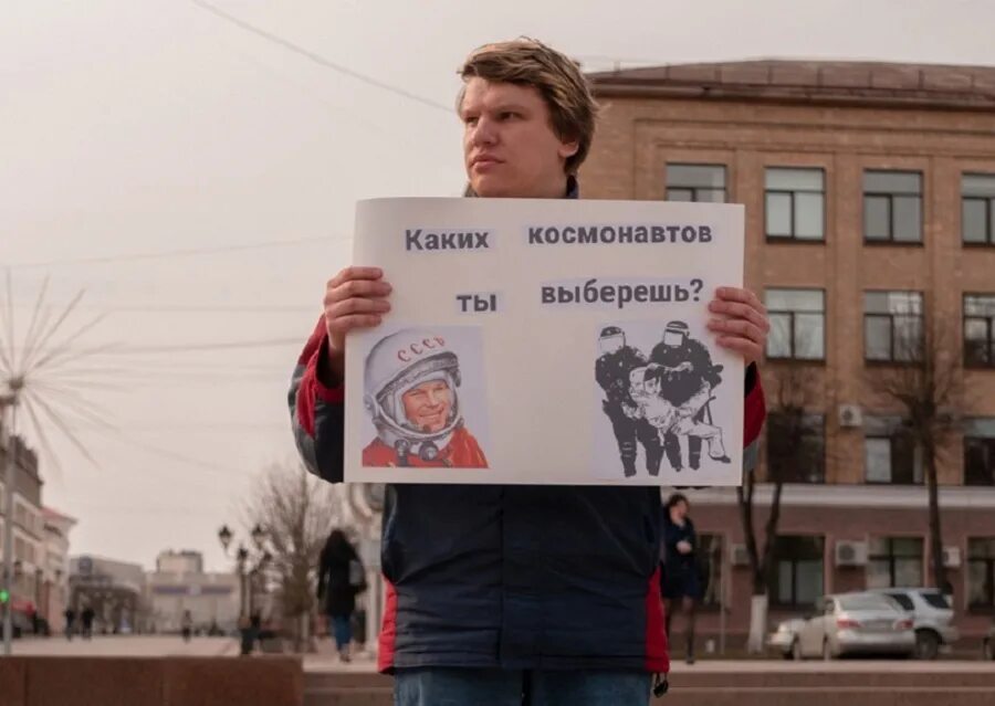Митинг Навальный Брянск. Навальный экстремизм. Знак Навального. Навальный экстремист. Почему навальный экстремист