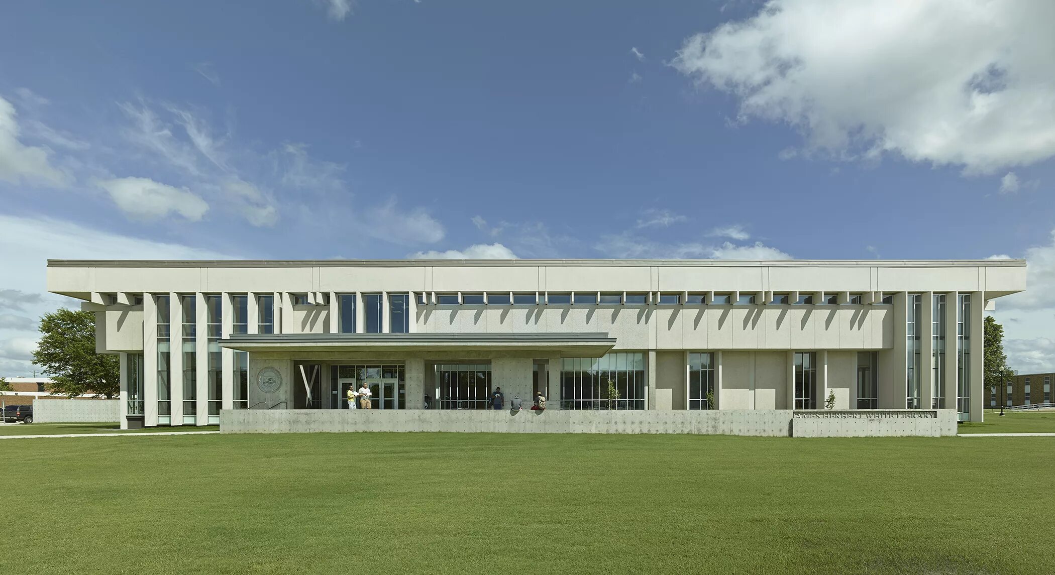 Dinosaur valley state park. Хайт стейт юниверсити. В техасе парк долины динозавров, о. Mississippi valley state university. Государственный университет долины миссисипи.