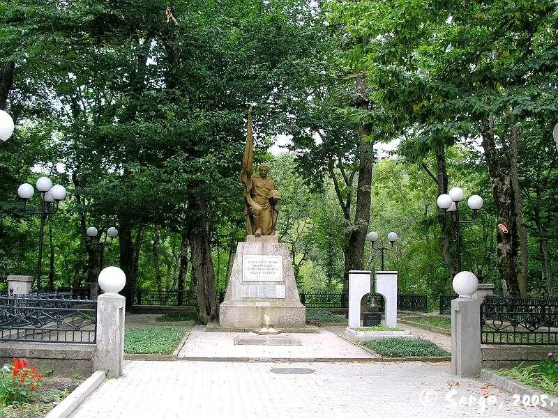 Памятники железноводска. Памятник вечный огонь Железноводск. Мемориал вечный огонь Железноводск. Купеческий сквер в Железноводске. Аллея памяти Железноводск.