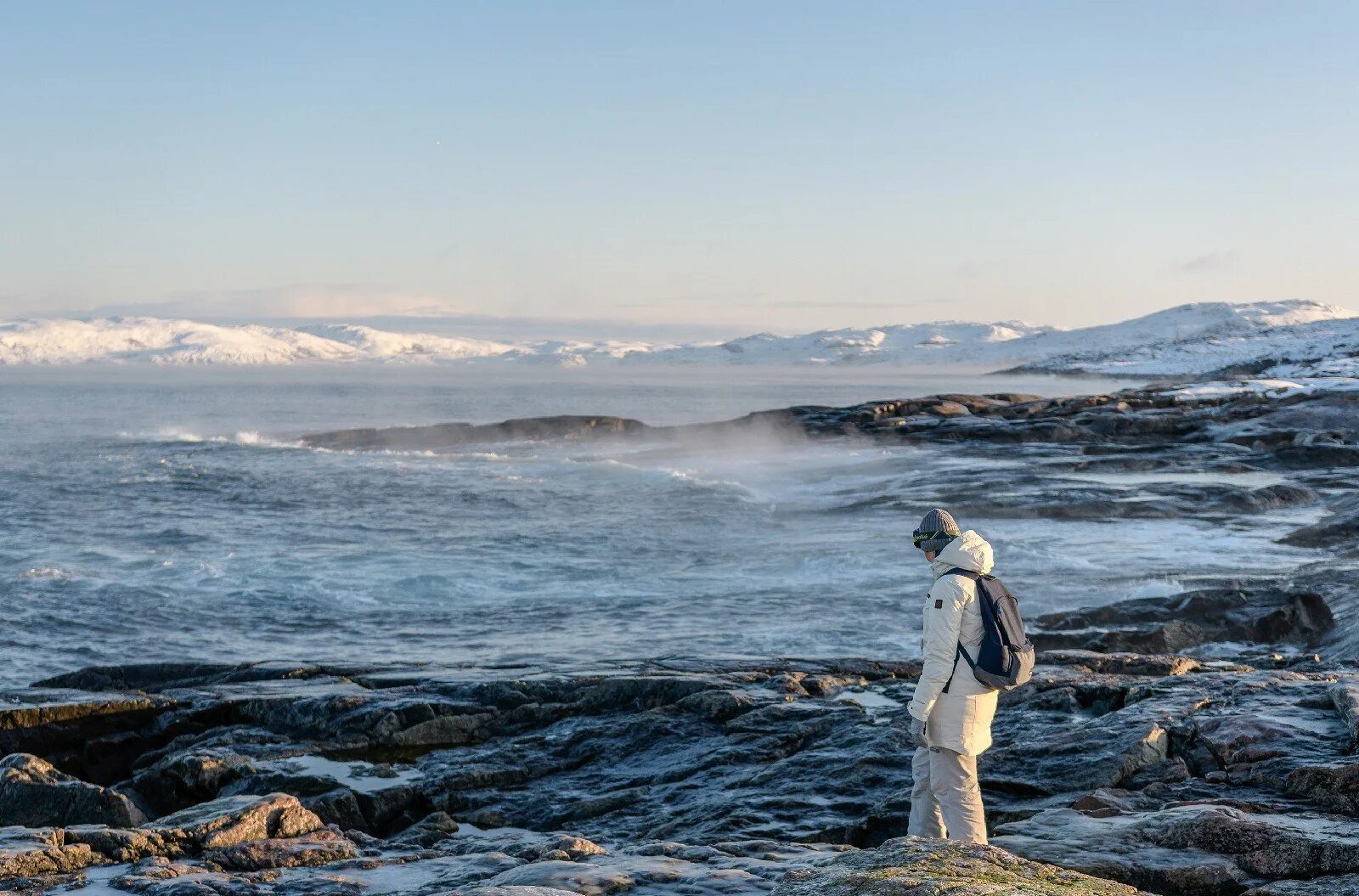 северное сияние териберка ледовитый океан. над баренцевым морем. баренцево море. побережье баренцева моря. в баренцевом море ожидаются метровые волны.
